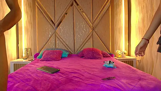 Snapshot of Hotcouple_222 chatting on 11/08/25, 07:34 Hotcouple 222 online show from 11/08/25, 07:34