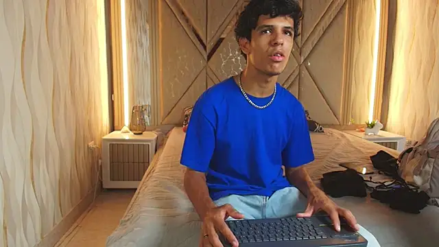 Hotcouple 222 online show from 03/21/26, 07:31