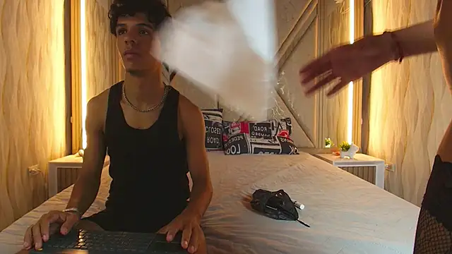 Hotcouple 222 online show from 03/19/26, 07:30