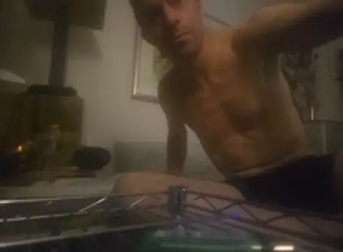 Snapshot of EarthSignEnergy chatting on 04/16/26, 07:31 EarthSignEnergy online show from 04/16/26, 07:31