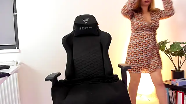 Victoria Vergara online show from 10/30/25, 04:33