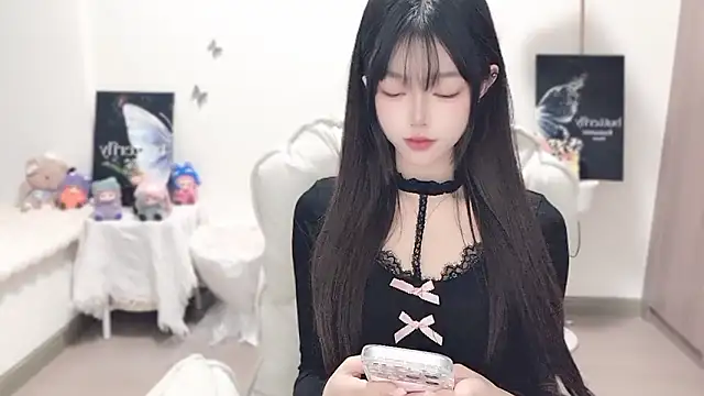 -EEBABY online show from 11/28/25, 08:20