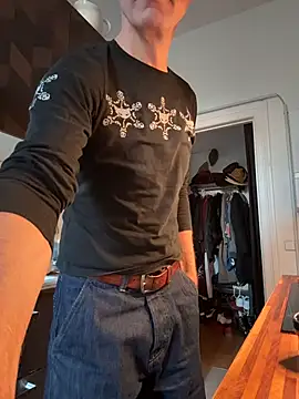 SexyLeon8 online show from 11/07/25, 07:02