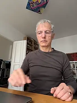 SexyLeon8 online show from 11/11/25, 08:31