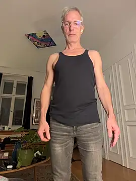 SexyLeon8 online show from 11/15/25, 06:45