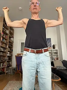 SexyLeon8 online show from 05/13/26, 06:31