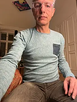 SexyLeon8 online show from 11/17/25, 09:52