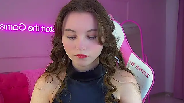 KeiraAsti online show from 11/18/25, 06:11