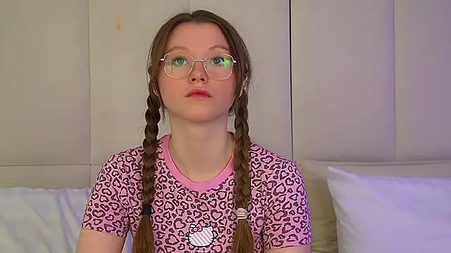 KeiraAsti online show from 11/26/25, 06:08