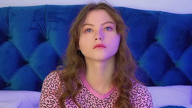 KeiraAsti online show from 09/26/25, 06:15