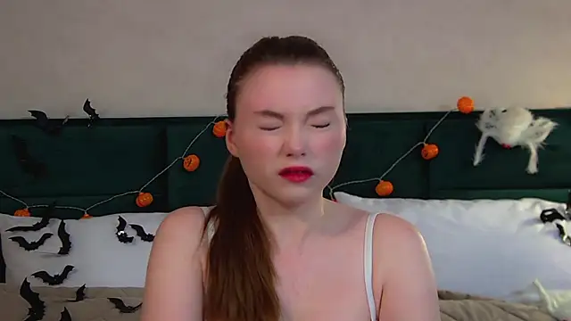 KeiraAsti online show from 10/21/25, 06:07