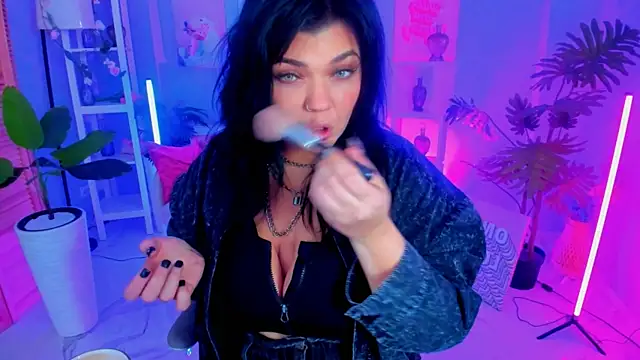 MaryHarrys online show from 10/17/25, 08:54