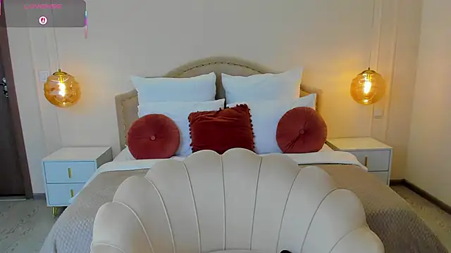 MilaMour online show from 12/03/25, 08:19