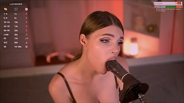 l0lidream  online show from 10/28/25, 04:17