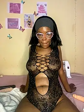 Snapshot of Caramel_Mellow chatting on 09/19/25, 08:18 Caramel Mellow online show from 09/19/25, 08:18