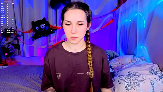 Snapshot of -CindyLou chatting on 10/31/25, 08:38 -CindyLou online show from 10/31/25, 08:38