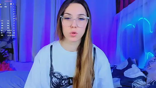 Snapshot of -CindyLou chatting on 12/03/25, 05:52 -CindyLou online show from 12/03/25, 05:52