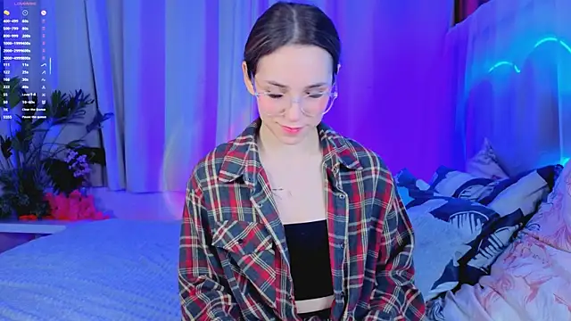 Snapshot of -CindyLou chatting on 11/22/25, 05:17 -CindyLou online show from 11/22/25, 05:17