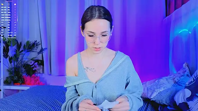 Snapshot of -CindyLou chatting on 11/26/25, 05:29 -CindyLou online show from 11/26/25, 05:29