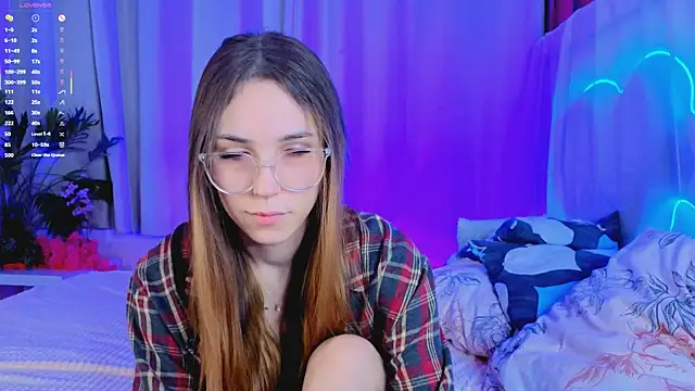 Snapshot of -CindyLou chatting on 11/30/25, 05:30 -CindyLou online show from 11/30/25, 05:30