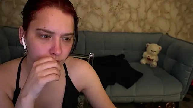 LiviaShy online show from 04/12/26, 07:17