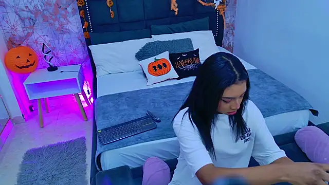 Becca Grims online show from 10/24/25, 03:16