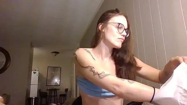 Snapshot of Miss_honey94 chatting on 11/18/25, 11:35 Miss honey94 online show from 11/18/25, 11:35