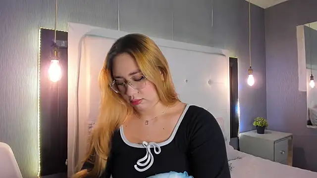 Snapshot of ximenanoah chatting on 02/21/26, 12:18 ximenanoah online show from 02/21/26, 12:18