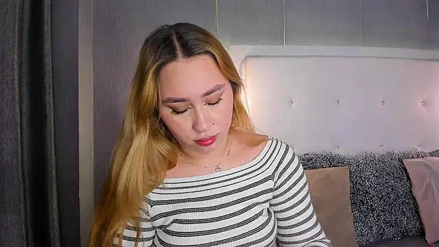 Snapshot of ximenanoah chatting on 02/23/26, 01:01 ximenanoah online show from 02/23/26, 01:01