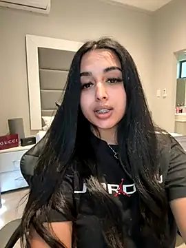 Snapshot of LilMisIndianx chatting on 10/26/25, 08:59 LilMisIndianx online show from 10/26/25, 08:59