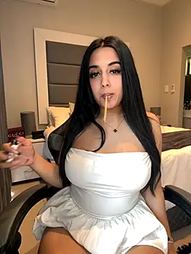 Snapshot of LilMisIndianx chatting on 10/25/25, 08:57 LilMisIndianx online show from 10/25/25, 08:57