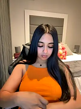 Snapshot of LilMisIndianx chatting on 11/21/25, 08:46 LilMisIndianx online show from 11/21/25, 08:46