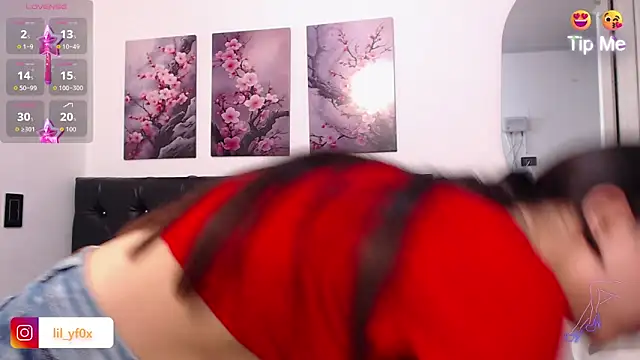 Snapshot of pinky_f00x chatting on 11/11/25, 07:30 pinky f00x online show from 11/11/25, 07:30