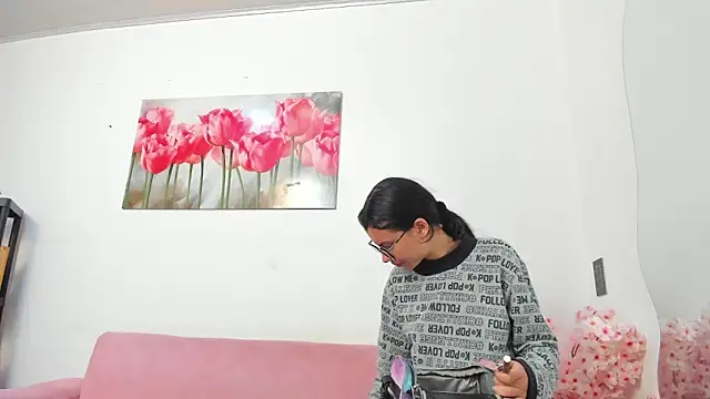 Snapshot of pinky_f00x chatting on 06/02/26, 07:36 pinky f00x online show from 06/02/26, 07:36