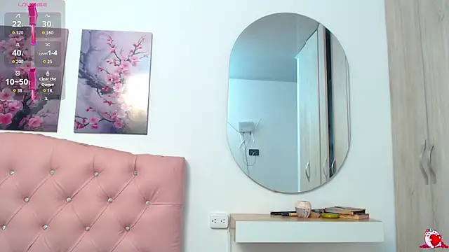 Snapshot of pinky_f00x chatting on 12/14/25, 09:31 pinky f00x online show from 12/14/25, 09:31