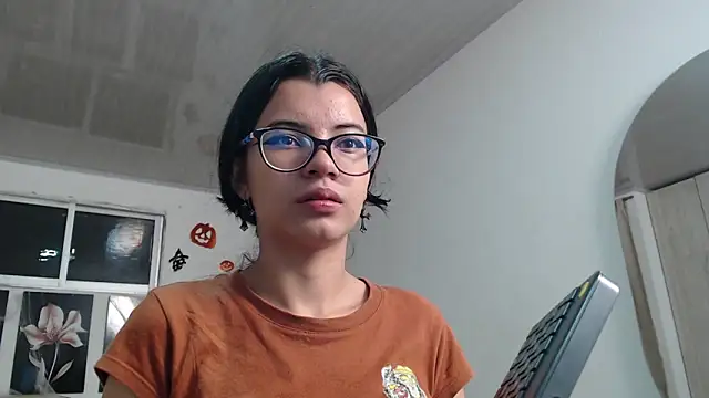 pinky f00x online show from 10/17/25, 11:39