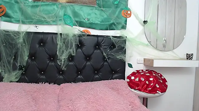 pinky f00x online show from 10/10/25, 01:17