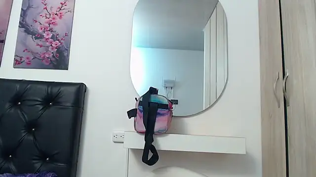 Snapshot of pinky_f00x chatting on 11/18/25, 08:01 pinky f00x online show from 11/18/25, 08:01