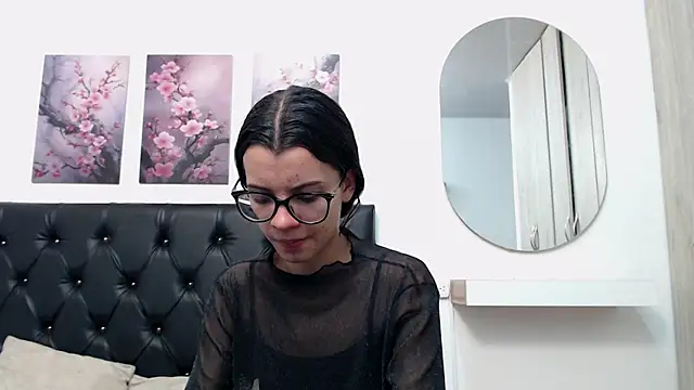 Snapshot of pinky_f00x chatting on 04/23/26, 07:15 pinky f00x online show from 04/23/26, 07:15