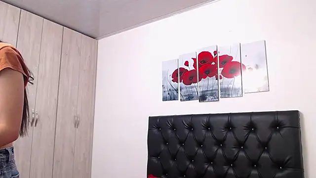 Snapshot of pinky_f00x chatting on 11/08/25, 07:39 pinky f00x online show from 11/08/25, 07:39