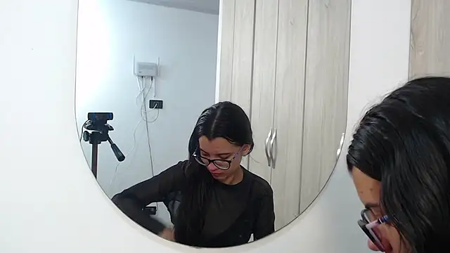 Snapshot of pinky_f00x chatting on 11/15/25, 08:57 pinky f00x online show from 11/15/25, 08:57