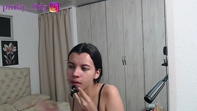 pinky f00x online show from 10/09/25, 12:22