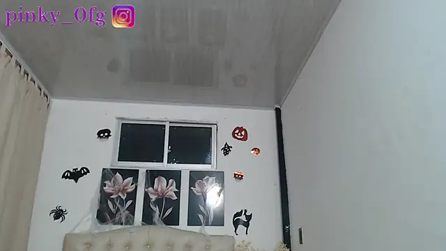 pinky f00x online show from 10/11/25, 12:11