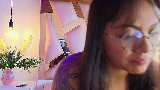 Snapshot of Victoria_Thompson1 chatting on 09/19/25, 05:28 Victoria Thompson1 online show from 09/19/25, 05:28