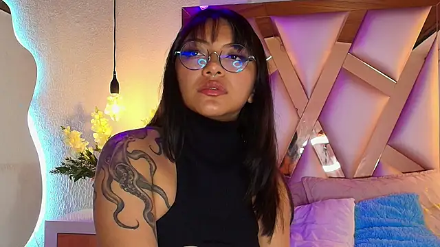Snapshot of Victoria_Thompson1 chatting on 09/18/25, 10:24 Victoria Thompson1 online show from 09/18/25, 10:24