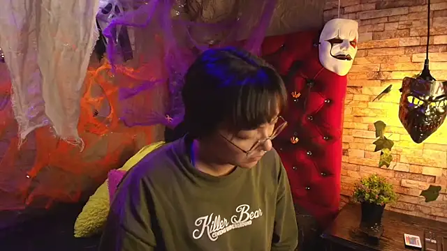 Victoria Thompson1 online show from 10/30/25, 08:39