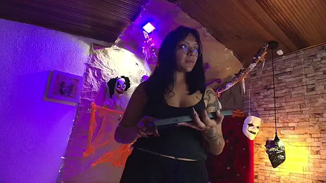 Victoria Thompson1 online show from 10/24/25, 08:41