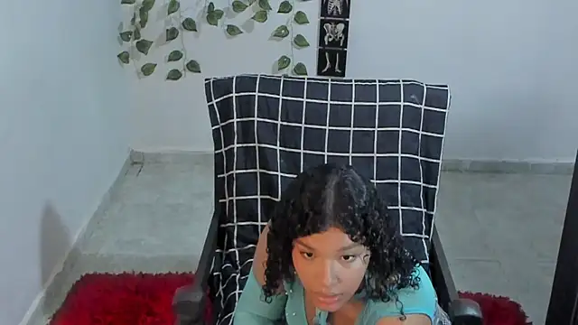 Snapshot of chloe_kisses chatting on 10/28/25, 11:42 chloe kisses online show from 10/28/25, 11:42