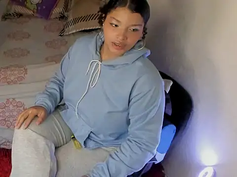 chloe kisses online show from 03/23/26, 11:32