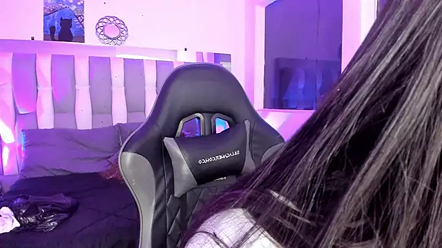 Adaara Rey online show from 10/30/25, 08:17